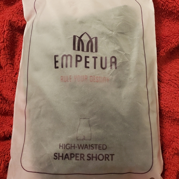 New High Waisted Shaper Short, size XL - XXL - Picture 5 of 6